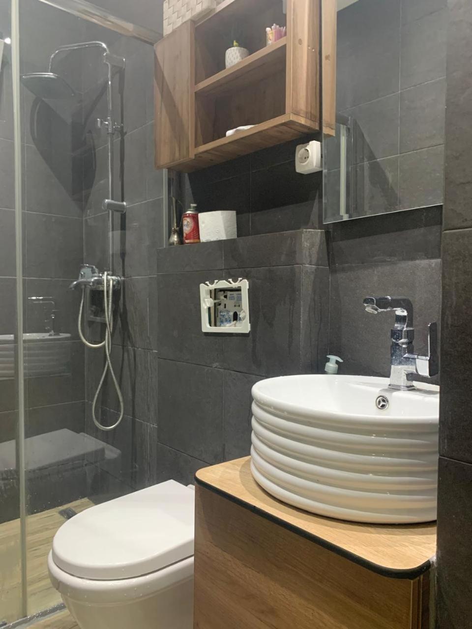 Shesh Hostel Pristina Exteriör bild