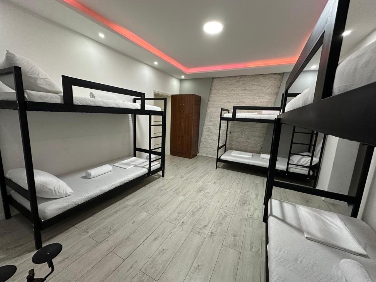Shesh Hostel Pristina Exteriör bild
