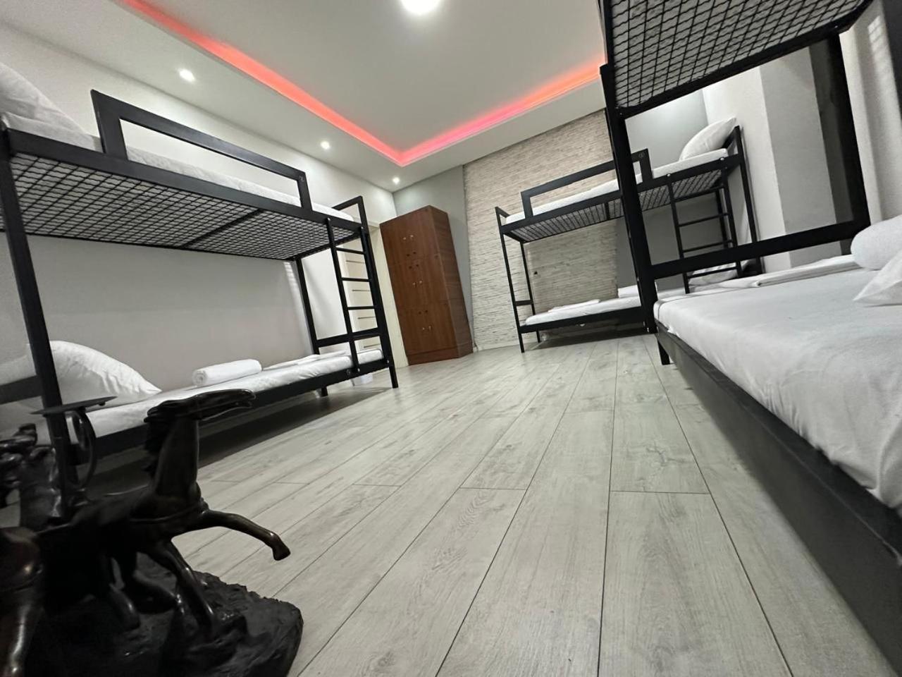 Shesh Hostel Pristina Exteriör bild