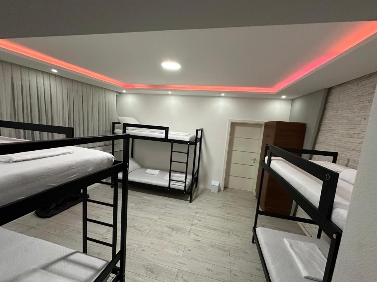 Shesh Hostel Pristina Exteriör bild