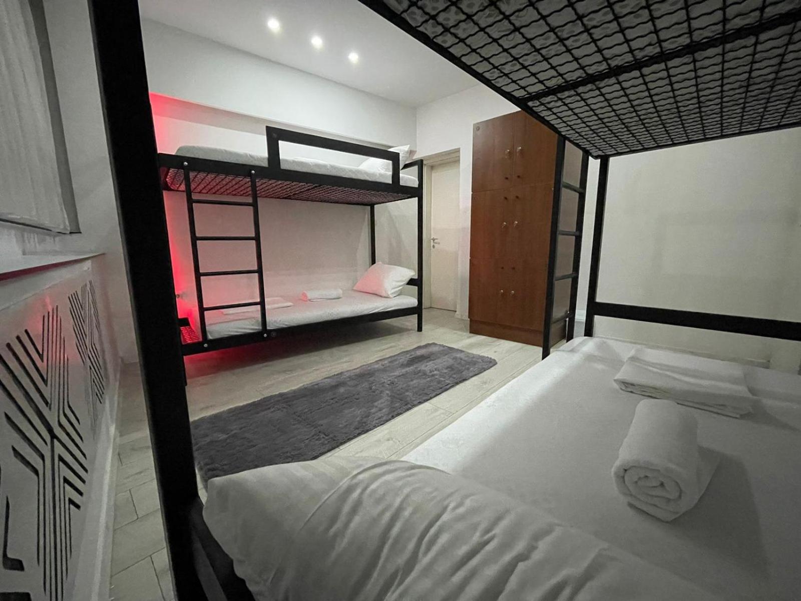 Shesh Hostel Pristina Exteriör bild