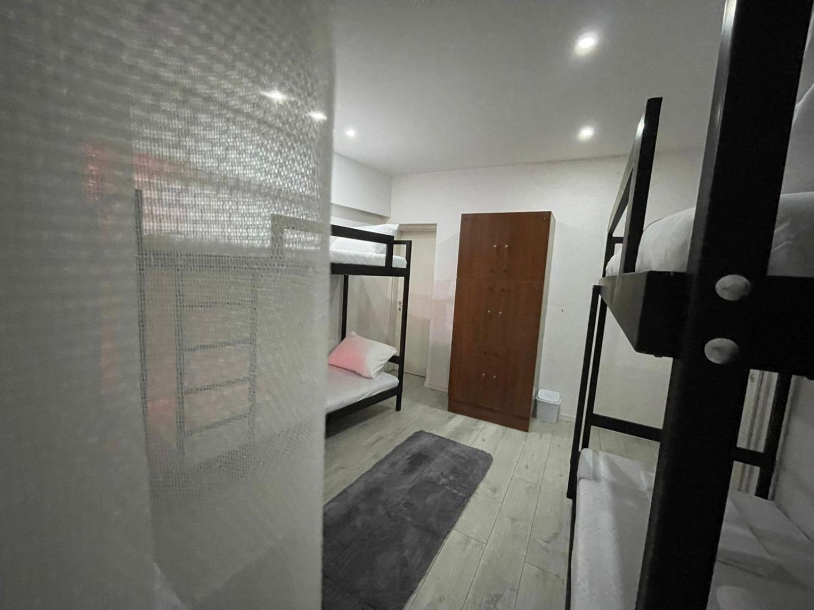 Shesh Hostel Pristina Exteriör bild